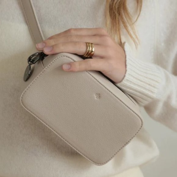BNWT - ela x The Jilly Box - Micro Belt Bag – Dove Pebble - size S/M - Picture 3 of 6